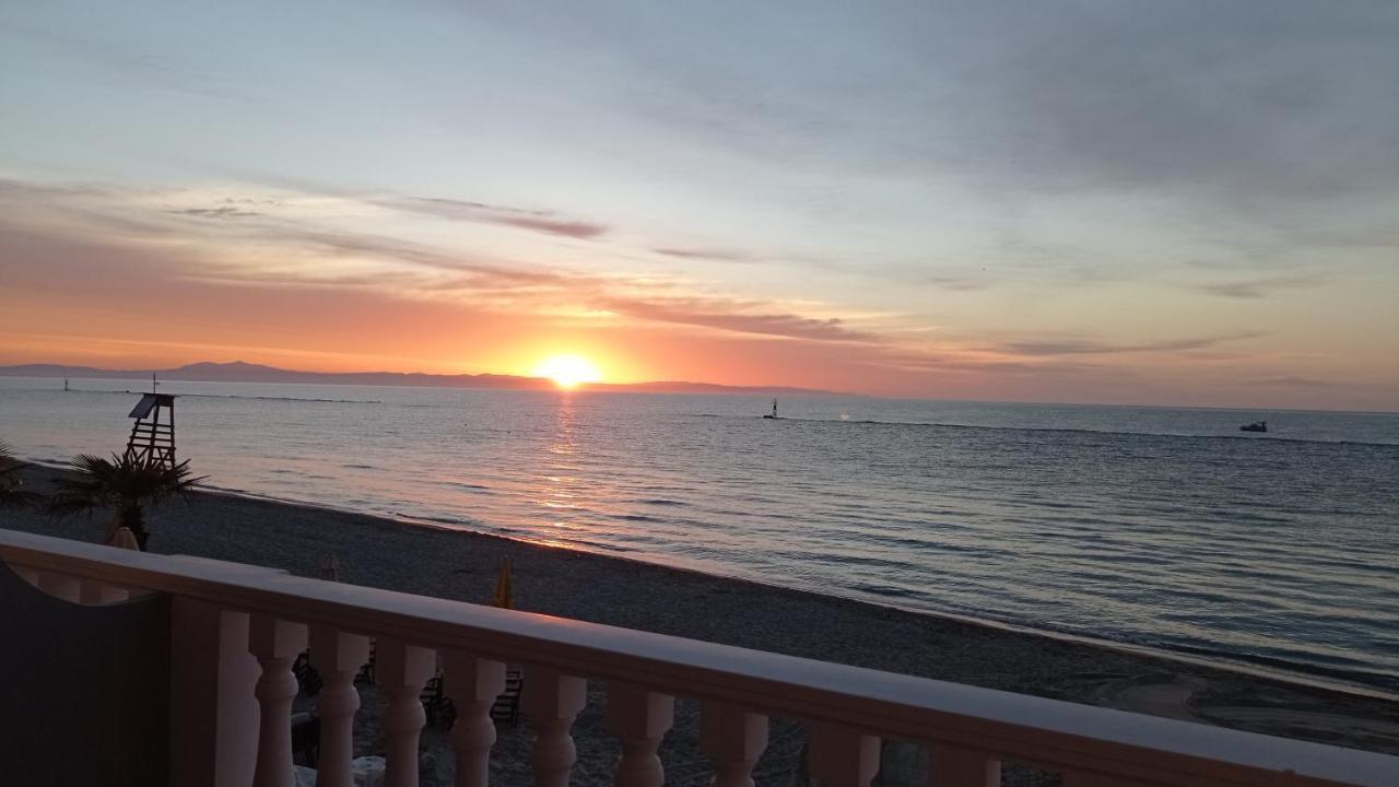 Themis Beach Paralía エクステリア 写真